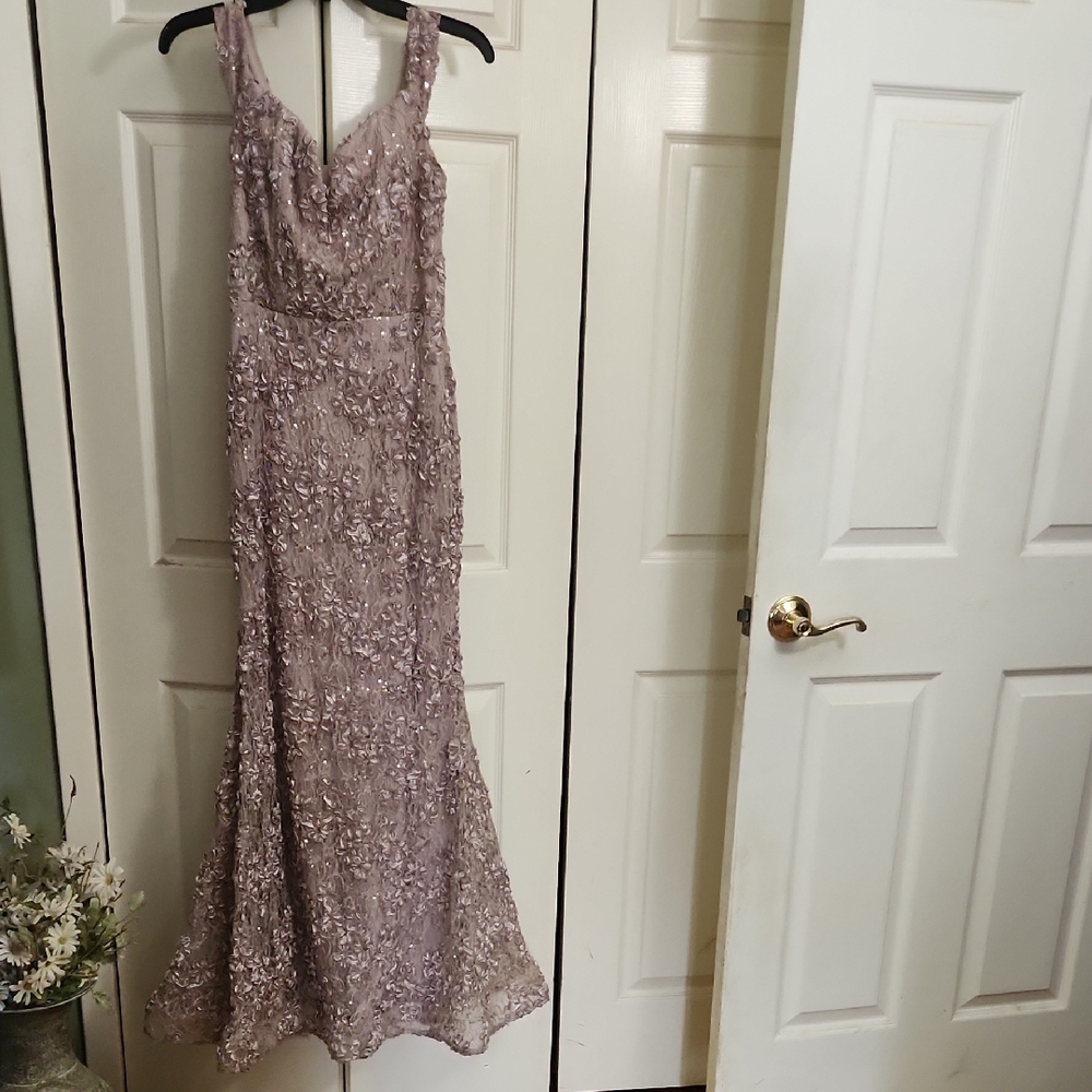Elegant Mauve Lace Evening Gown